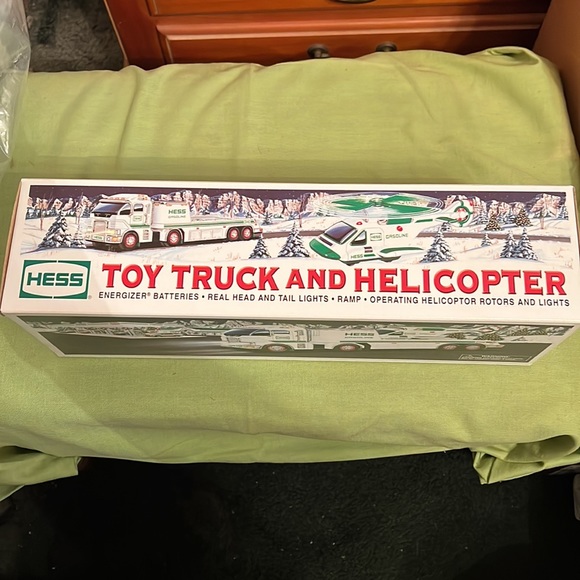 Hess 2006 toy truck and helicopter UNOPENED - Picture 4 of 5
